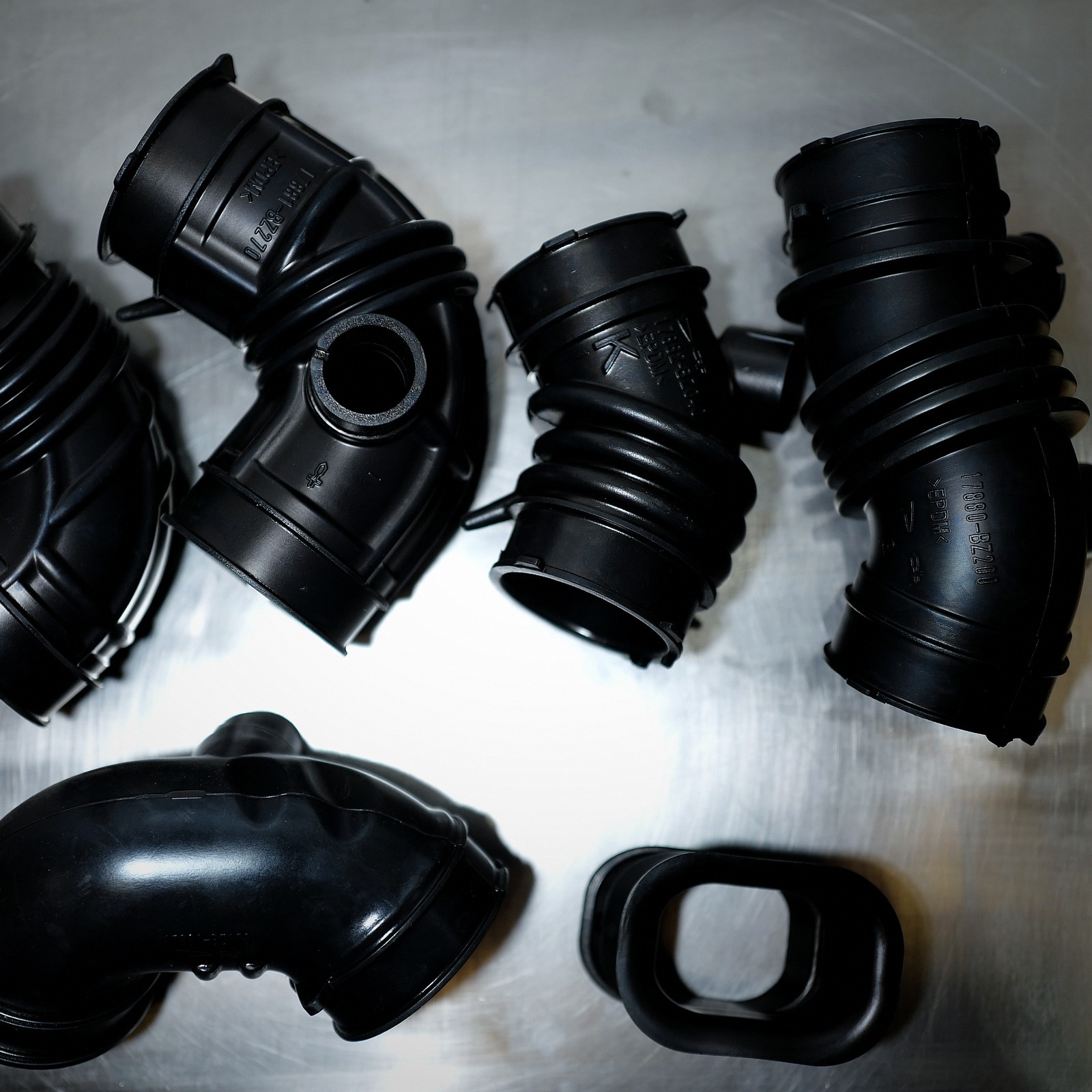 Air-intake duct hose array