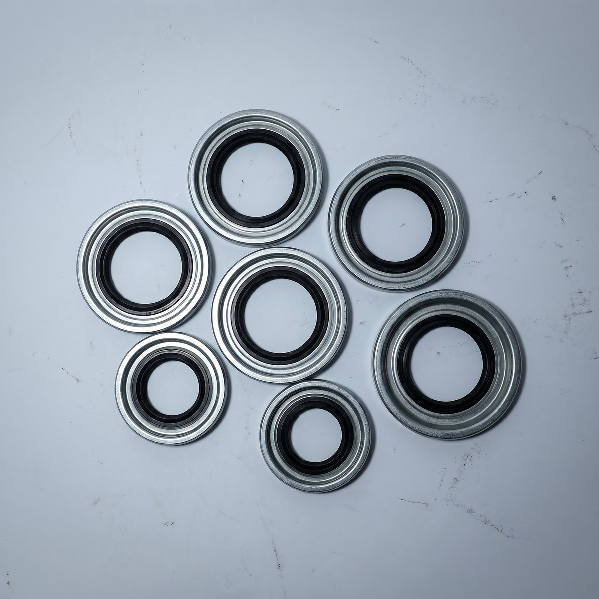 Oil seals — rotary shaft seals with NBR / FKM elastomer and metal casing