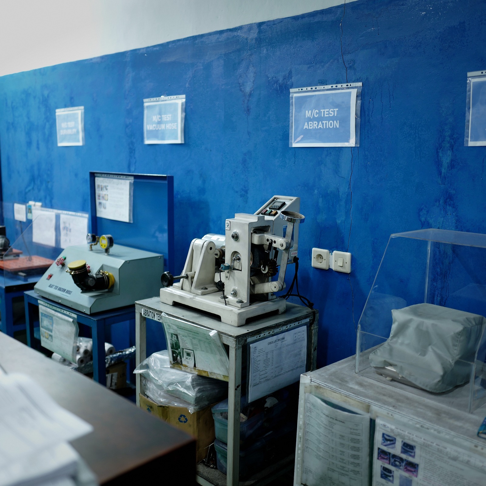 Tailor-made customer-specific test machines